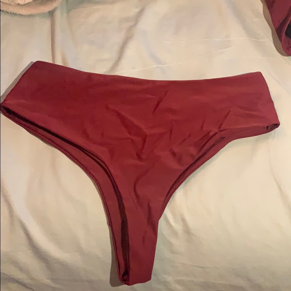 Red bikini - Picture 4 of 4